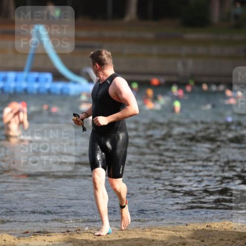 14.09.2025 - Stadtparktriathlon Michael Strokosch http://msf.ph/oto/8869157 14.09.2025 10:51:13 Schwimmen 914 meine-sportfotos.de