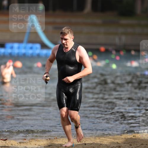 14.09.2025 - Stadtparktriathlon Michael Strokosch http://msf.ph/oto/8869164 14.09.2025 10:51:14 Schwimmen 914 meine-sportfotos.de