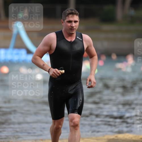 14.09.2025 - Stadtparktriathlon Michael Strokosch http://msf.ph/oto/8869172 14.09.2025 10:51:16 Schwimmen 914 meine-sportfotos.de