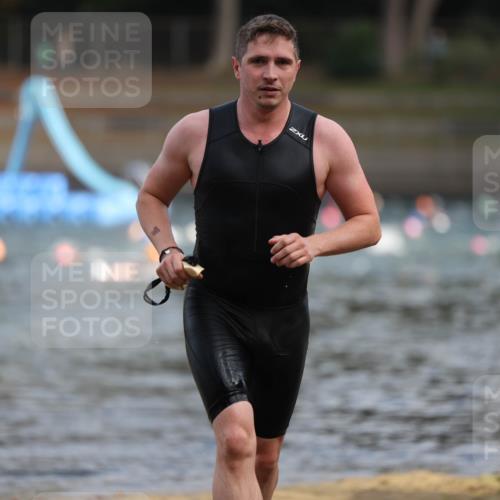 14.09.2025 - Stadtparktriathlon Michael Strokosch http://msf.ph/oto/8869173 14.09.2025 10:51:16 Schwimmen 914 meine-sportfotos.de