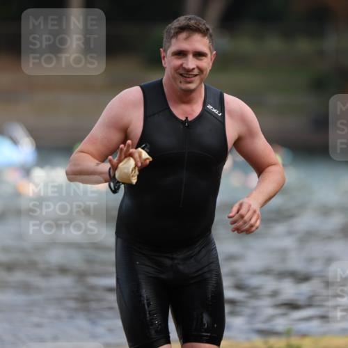 14.09.2025 - Stadtparktriathlon Michael Strokosch http://msf.ph/oto/8869176 14.09.2025 10:51:17 Schwimmen 905, 914 meine-sportfotos.de