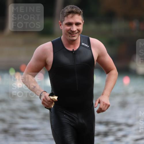 14.09.2025 - Stadtparktriathlon Michael Strokosch http://msf.ph/oto/8869178 14.09.2025 10:51:17 Schwimmen 905, 914 meine-sportfotos.de