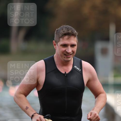 14.09.2025 - Stadtparktriathlon Michael Strokosch http://msf.ph/oto/8869180 14.09.2025 10:51:17 Schwimmen 905, 914 meine-sportfotos.de