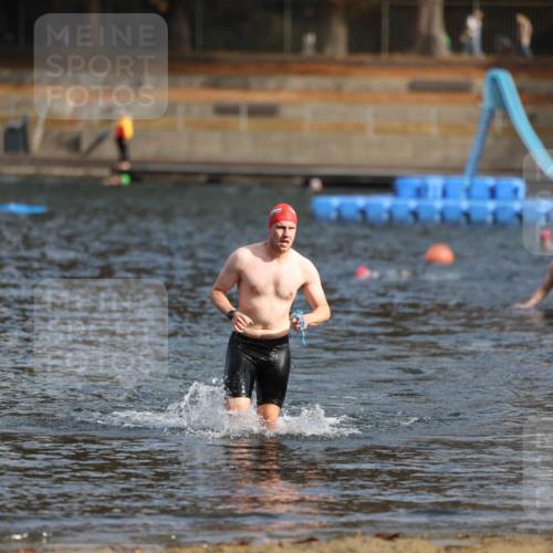 14.09.2025 - Stadtparktriathlon Michael Strokosch http://msf.ph/oto/8869181 14.09.2025 10:51:24 Schwimmen 905 meine-sportfotos.de
