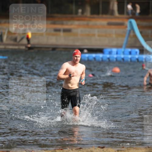 14.09.2025 - Stadtparktriathlon Michael Strokosch http://msf.ph/oto/8869183 14.09.2025 10:51:25 Schwimmen 905 meine-sportfotos.de