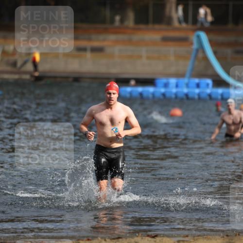 14.09.2025 - Stadtparktriathlon Michael Strokosch http://msf.ph/oto/8869184 14.09.2025 10:51:25 Schwimmen 905 meine-sportfotos.de