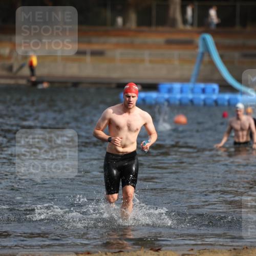 14.09.2025 - Stadtparktriathlon Michael Strokosch http://msf.ph/oto/8869186 14.09.2025 10:51:25 Schwimmen 905 meine-sportfotos.de