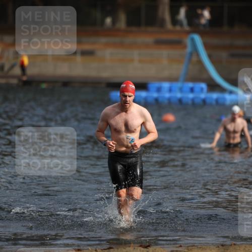 14.09.2025 - Stadtparktriathlon Michael Strokosch http://msf.ph/oto/8869187 14.09.2025 10:51:26 Schwimmen 905 meine-sportfotos.de