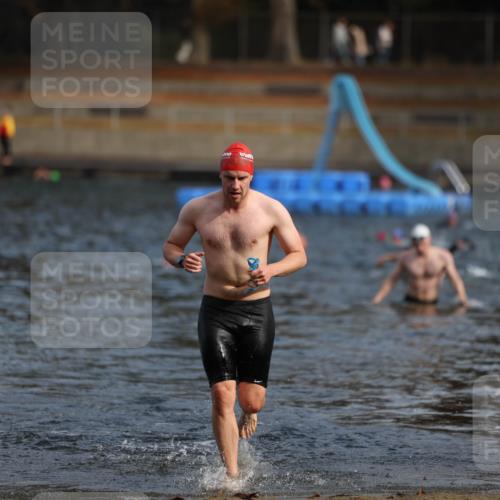 14.09.2025 - Stadtparktriathlon Michael Strokosch http://msf.ph/oto/8869190 14.09.2025 10:51:27 Schwimmen 905 meine-sportfotos.de