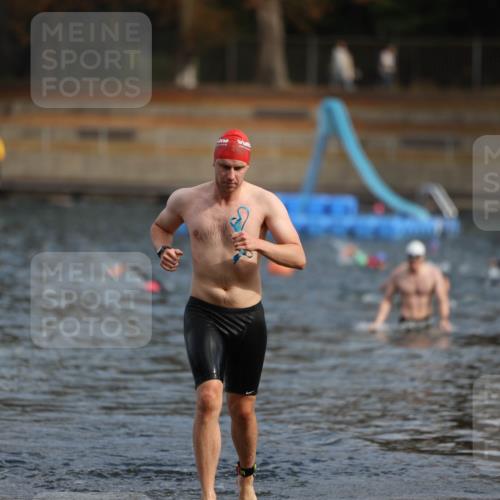 14.09.2025 - Stadtparktriathlon Michael Strokosch http://msf.ph/oto/8869192 14.09.2025 10:51:27 Schwimmen 905 meine-sportfotos.de