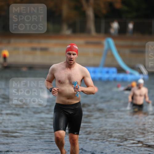 14.09.2025 - Stadtparktriathlon Michael Strokosch http://msf.ph/oto/8869194 14.09.2025 10:51:28 Schwimmen 905 meine-sportfotos.de