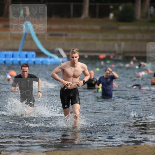 14.09.2025 - Stadtparktriathlon Michael Strokosch http://msf.ph/oto/8869204 14.09.2025 10:51:40 Schwimmen 848, 849, 856 meine-sportfotos.de