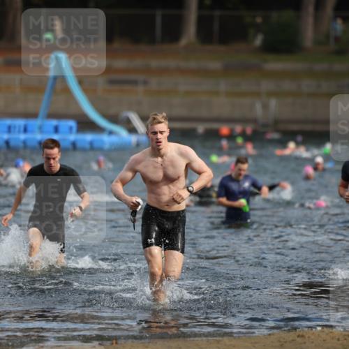 14.09.2025 - Stadtparktriathlon Michael Strokosch http://msf.ph/oto/8869206 14.09.2025 10:51:40 Schwimmen 848, 849, 856 meine-sportfotos.de
