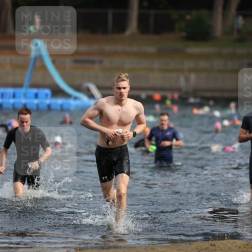 14.09.2025 - Stadtparktriathlon Michael Strokosch http://msf.ph/oto/8869207 14.09.2025 10:51:40 Schwimmen 848, 849, 856 meine-sportfotos.de