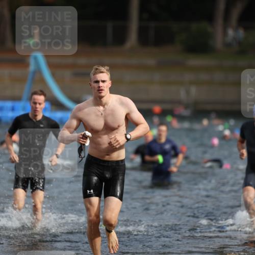 14.09.2025 - Stadtparktriathlon Michael Strokosch http://msf.ph/oto/8869214 14.09.2025 10:51:42 Schwimmen 848, 849, 856 meine-sportfotos.de