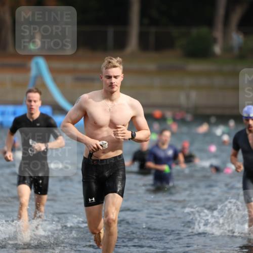 14.09.2025 - Stadtparktriathlon Michael Strokosch http://msf.ph/oto/8869215 14.09.2025 10:51:42 Schwimmen 848, 849, 856 meine-sportfotos.de