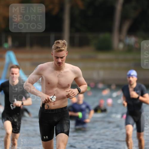 14.09.2025 - Stadtparktriathlon Michael Strokosch http://msf.ph/oto/8869219 14.09.2025 10:51:43 Schwimmen 848, 849, 856 meine-sportfotos.de