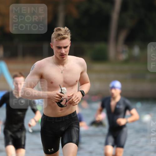 14.09.2025 - Stadtparktriathlon Michael Strokosch http://msf.ph/oto/8869222 14.09.2025 10:51:43 Schwimmen 848, 849, 856 meine-sportfotos.de