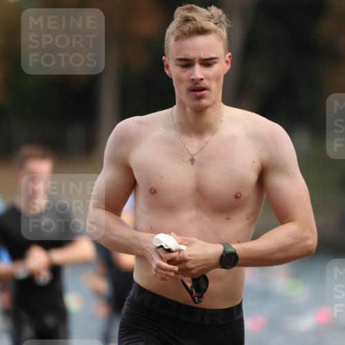 14.09.2025 - Stadtparktriathlon Michael Strokosch http://msf.ph/oto/8869227 14.09.2025 10:51:44 Schwimmen 827, 848, 849, 856 meine-sportfotos.de