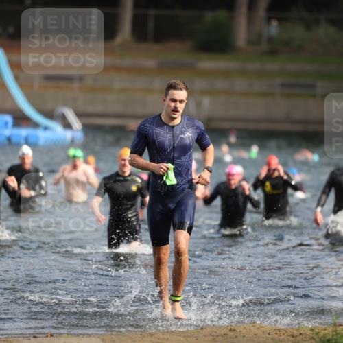 14.09.2025 - Stadtparktriathlon Michael Strokosch http://msf.ph/oto/8869251 14.09.2025 10:51:52 Schwimmen 827, 835, 848, 859, 917 meine-sportfotos.de