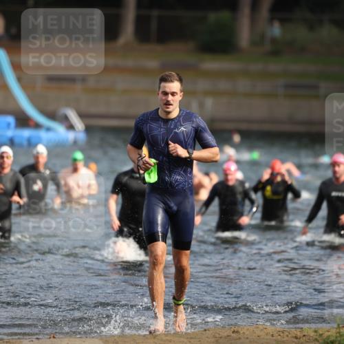 14.09.2025 - Stadtparktriathlon Michael Strokosch http://msf.ph/oto/8869254 14.09.2025 10:51:52 Schwimmen 827, 835, 848, 859, 917 meine-sportfotos.de