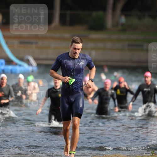 14.09.2025 - Stadtparktriathlon Michael Strokosch http://msf.ph/oto/8869255 14.09.2025 10:51:53 Schwimmen 827, 835, 852, 859, 917 meine-sportfotos.de