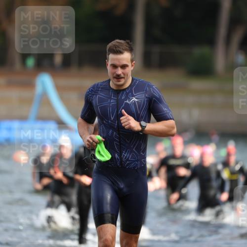 14.09.2025 - Stadtparktriathlon Michael Strokosch http://msf.ph/oto/8869260 14.09.2025 10:51:55 Schwimmen 827, 835, 846, 852, 859, 917 meine-sportfotos.de