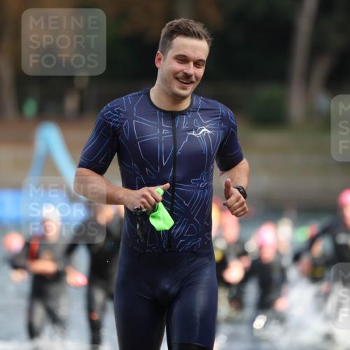 14.09.2025 - Stadtparktriathlon Michael Strokosch http://msf.ph/oto/8869263 14.09.2025 10:51:56 Schwimmen 827, 835, 846, 852, 859, 867, 917 meine-sportfotos.de