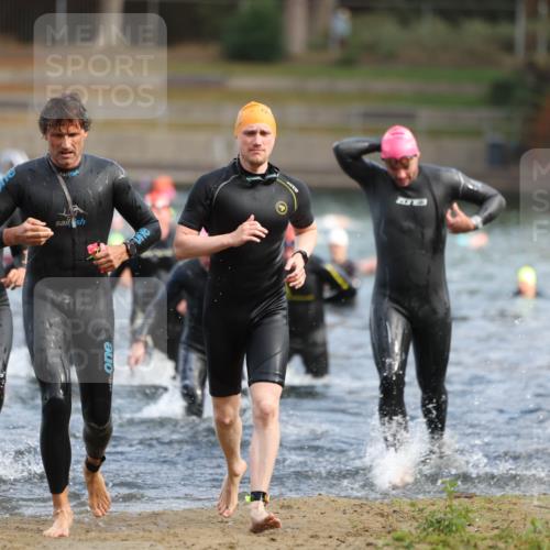 14.09.2025 - Stadtparktriathlon Michael Strokosch http://msf.ph/oto/8869266 14.09.2025 10:51:59 Schwimmen 827, 835, 846, 852, 859, 867, 878, 898, 917 meine-sportfotos.de