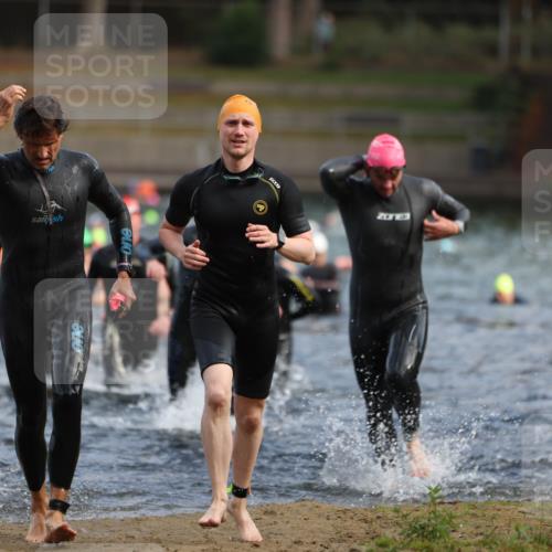 14.09.2025 - Stadtparktriathlon Michael Strokosch http://msf.ph/oto/8869268 14.09.2025 10:51:59 Schwimmen 827, 835, 846, 852, 859, 867, 878, 898, 917 meine-sportfotos.de