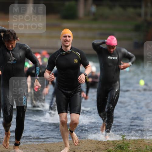 14.09.2025 - Stadtparktriathlon Michael Strokosch http://msf.ph/oto/8869269 14.09.2025 10:51:59 Schwimmen 827, 835, 846, 852, 859, 867, 878, 898, 917 meine-sportfotos.de