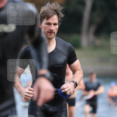 14.09.2025 - Stadtparktriathlon Michael Strokosch http://msf.ph/oto/8869313 14.09.2025 10:52:12 Schwimmen 826, 838, 862, 867, 873, 878, 882, 897, 898, 919 meine-sportfotos.de