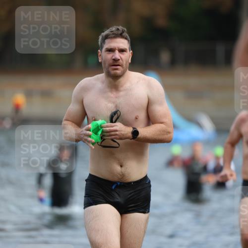 14.09.2025 - Stadtparktriathlon Michael Strokosch http://msf.ph/oto/8869317 14.09.2025 10:52:14 Schwimmen 826, 836, 838, 862, 873, 878, 882, 897, 898, 919 meine-sportfotos.de