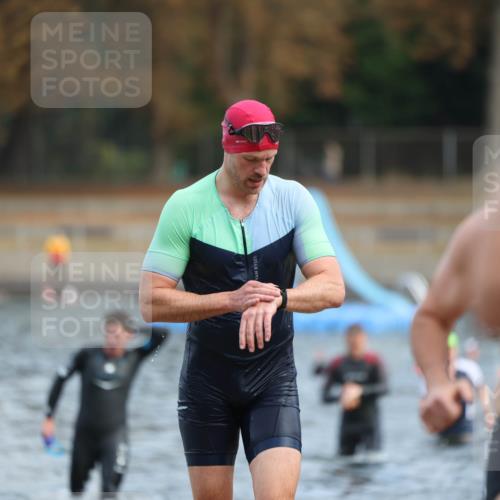 14.09.2025 - Stadtparktriathlon Michael Strokosch http://msf.ph/oto/8869325 14.09.2025 10:52:16 Schwimmen 826, 836, 838, 839, 862, 873, 882, 889, 897, 919 meine-sportfotos.de