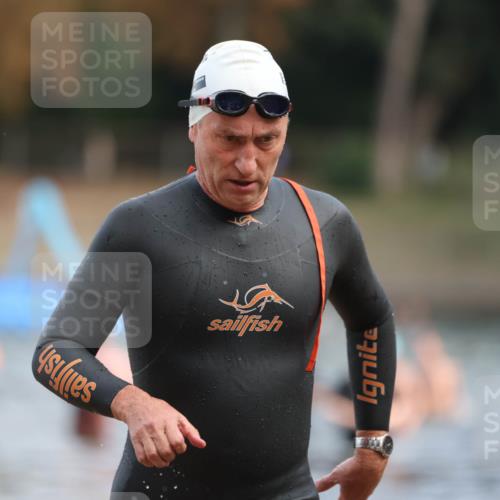 14.09.2025 - Stadtparktriathlon Michael Strokosch http://msf.ph/oto/8869383 14.09.2025 10:52:35 Schwimmen 853, 868 meine-sportfotos.de