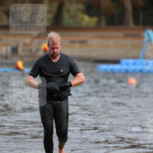 14.09.2025 - Stadtparktriathlon Michael Strokosch http://msf.ph/oto/8869393 14.09.2025 10:52:43 Schwimmen 870, 872, 893, 894, 918, 920 meine-sportfotos.de