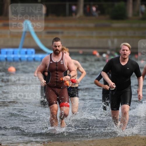 14.09.2025 - Stadtparktriathlon Michael Strokosch http://msf.ph/oto/8869402 14.09.2025 10:52:46 Schwimmen 841, 870, 872, 893, 894, 918, 920 meine-sportfotos.de