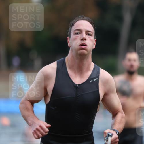 14.09.2025 - Stadtparktriathlon Michael Strokosch http://msf.ph/oto/8869440 14.09.2025 10:52:58 Schwimmen 822, 841, 861, 872, 893 meine-sportfotos.de