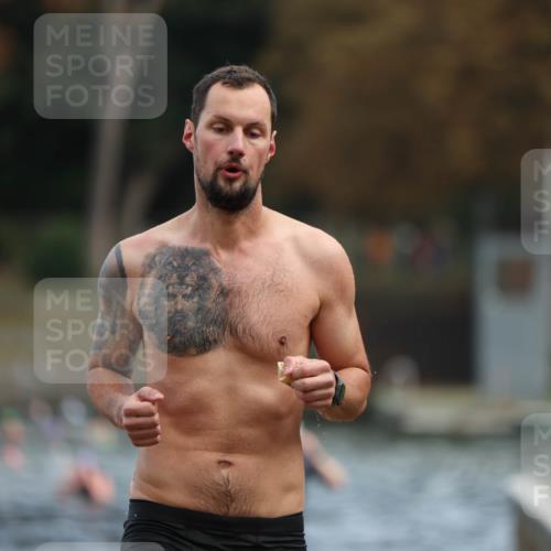 14.09.2025 - Stadtparktriathlon Michael Strokosch http://msf.ph/oto/8869444 14.09.2025 10:52:59 Schwimmen 822, 841, 861, 893 meine-sportfotos.de