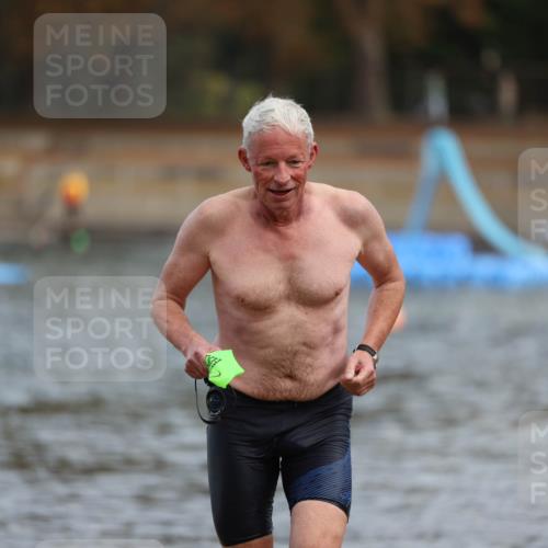 14.09.2025 - Stadtparktriathlon Michael Strokosch http://msf.ph/oto/8869480 14.09.2025 10:53:15 Schwimmen 854, 902 meine-sportfotos.de
