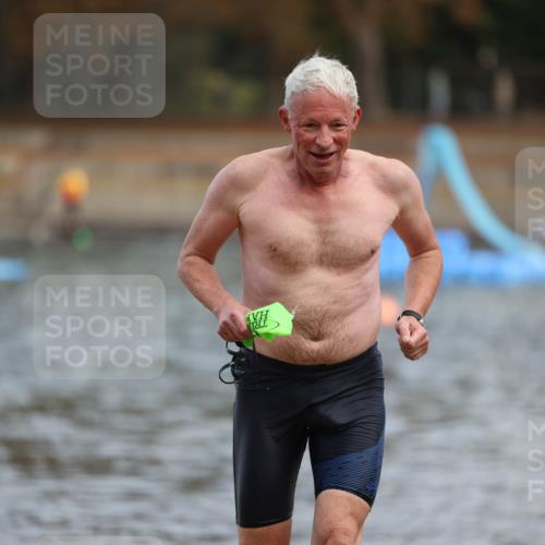 14.09.2025 - Stadtparktriathlon Michael Strokosch http://msf.ph/oto/8869482 14.09.2025 10:53:15 Schwimmen 854, 902 meine-sportfotos.de