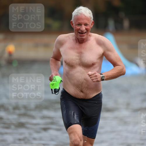 14.09.2025 - Stadtparktriathlon Michael Strokosch http://msf.ph/oto/8869483 14.09.2025 10:53:15 Schwimmen 854, 902 meine-sportfotos.de