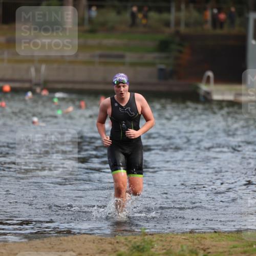 14.09.2025 - Stadtparktriathlon Michael Strokosch http://msf.ph/oto/8869492 14.09.2025 10:53:21 Schwimmen 902 meine-sportfotos.de