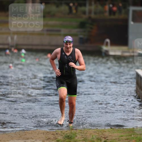 14.09.2025 - Stadtparktriathlon Michael Strokosch http://msf.ph/oto/8869493 14.09.2025 10:53:22 Schwimmen 902 meine-sportfotos.de
