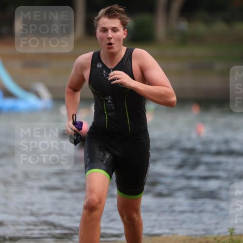 14.09.2025 - Stadtparktriathlon Michael Strokosch http://msf.ph/oto/8869502 14.09.2025 10:53:25 Schwimmen 902 meine-sportfotos.de