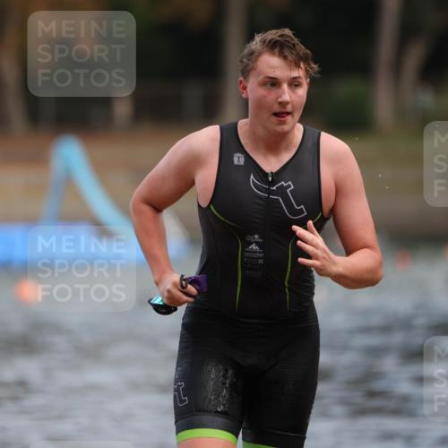 14.09.2025 - Stadtparktriathlon Michael Strokosch http://msf.ph/oto/8869505 14.09.2025 10:53:26 Schwimmen 902 meine-sportfotos.de