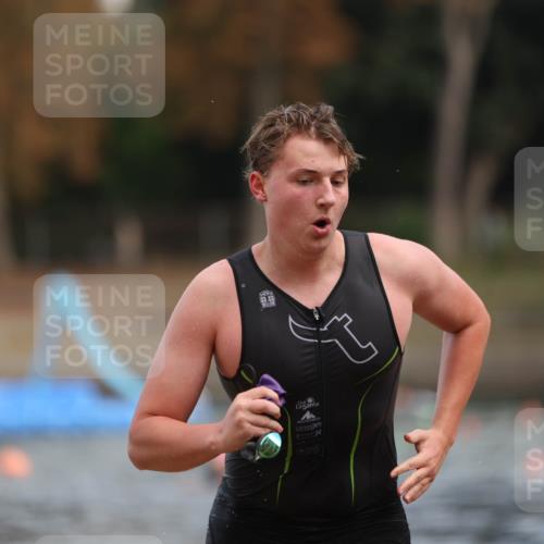14.09.2025 - Stadtparktriathlon Michael Strokosch http://msf.ph/oto/8869507 14.09.2025 10:53:26 Schwimmen 902 meine-sportfotos.de