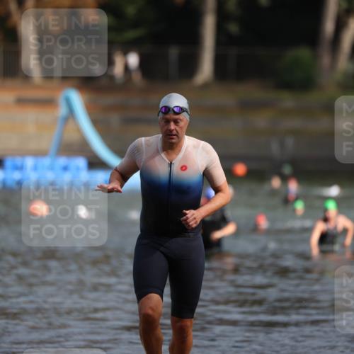 14.09.2025 - Stadtparktriathlon Michael Strokosch http://msf.ph/oto/8869547 14.09.2025 10:54:00 Schwimmen 829, 874, 915 meine-sportfotos.de