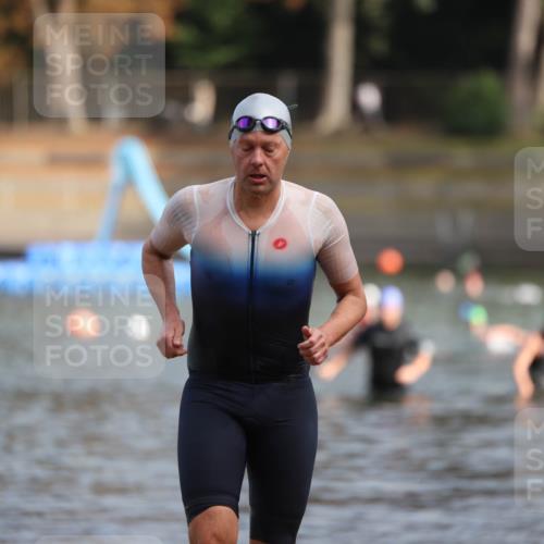 14.09.2025 - Stadtparktriathlon Michael Strokosch http://msf.ph/oto/8869556 14.09.2025 10:54:02 Schwimmen 829, 874, 915 meine-sportfotos.de