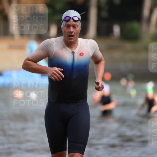 14.09.2025 - Stadtparktriathlon Michael Strokosch http://msf.ph/oto/8869559 14.09.2025 10:54:02 Schwimmen 829, 874, 915 meine-sportfotos.de